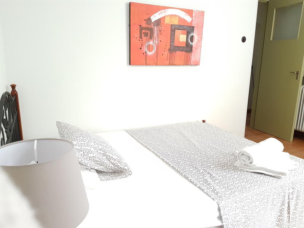 Apartmán Errathens Pine Red And Taupe - Athens Center Exteriér fotografie