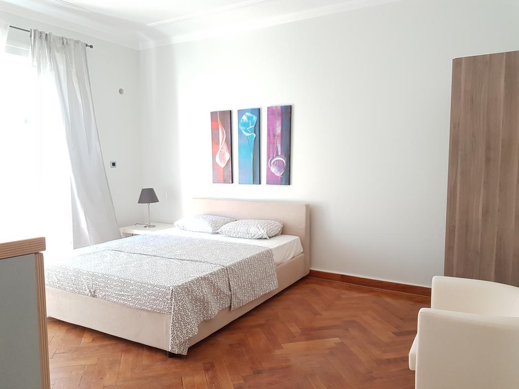 Apartmán Errathens Pine Red And Taupe - Athens Center Exteriér fotografie
