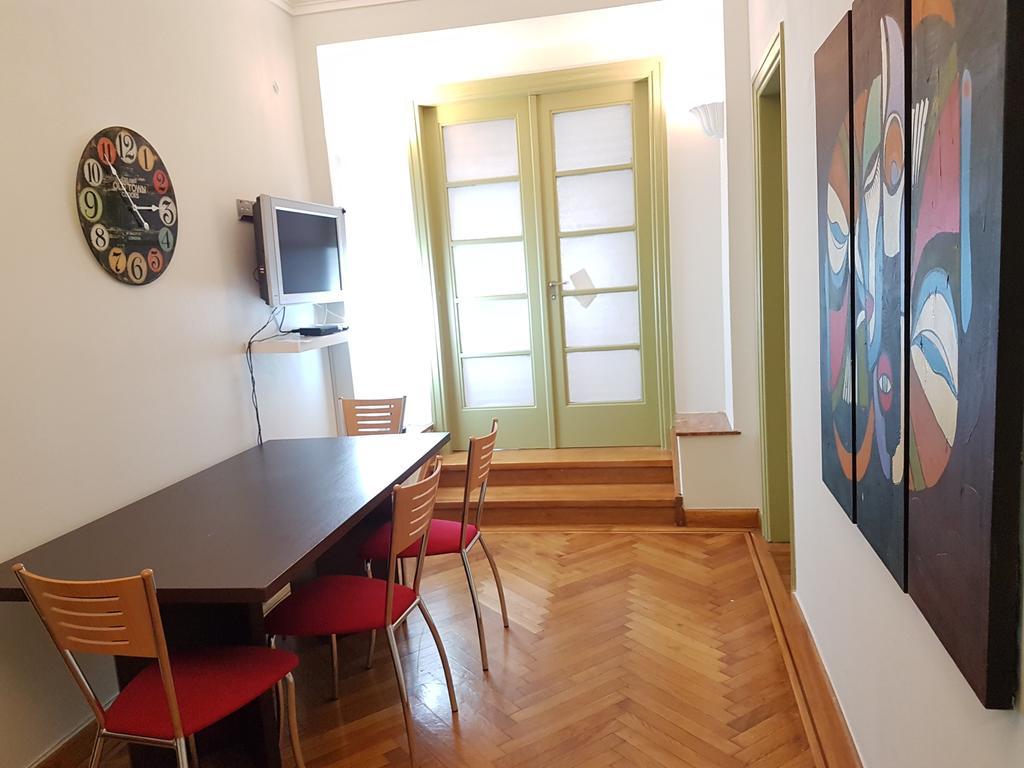 Apartmán Errathens Pine Red And Taupe - Athens Center Exteriér fotografie
