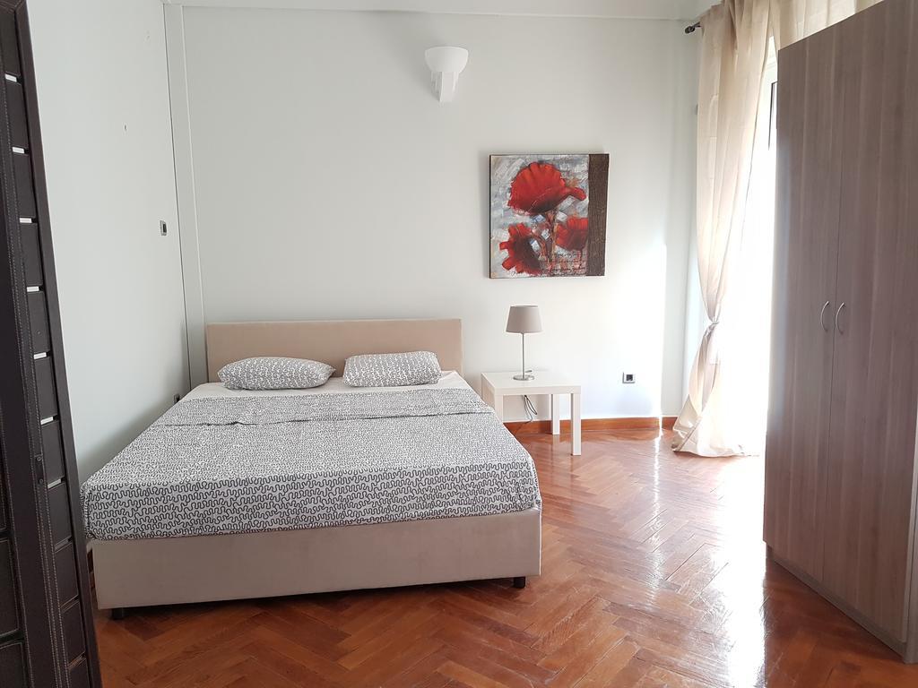 Apartmán Errathens Pine Red And Taupe - Athens Center Exteriér fotografie