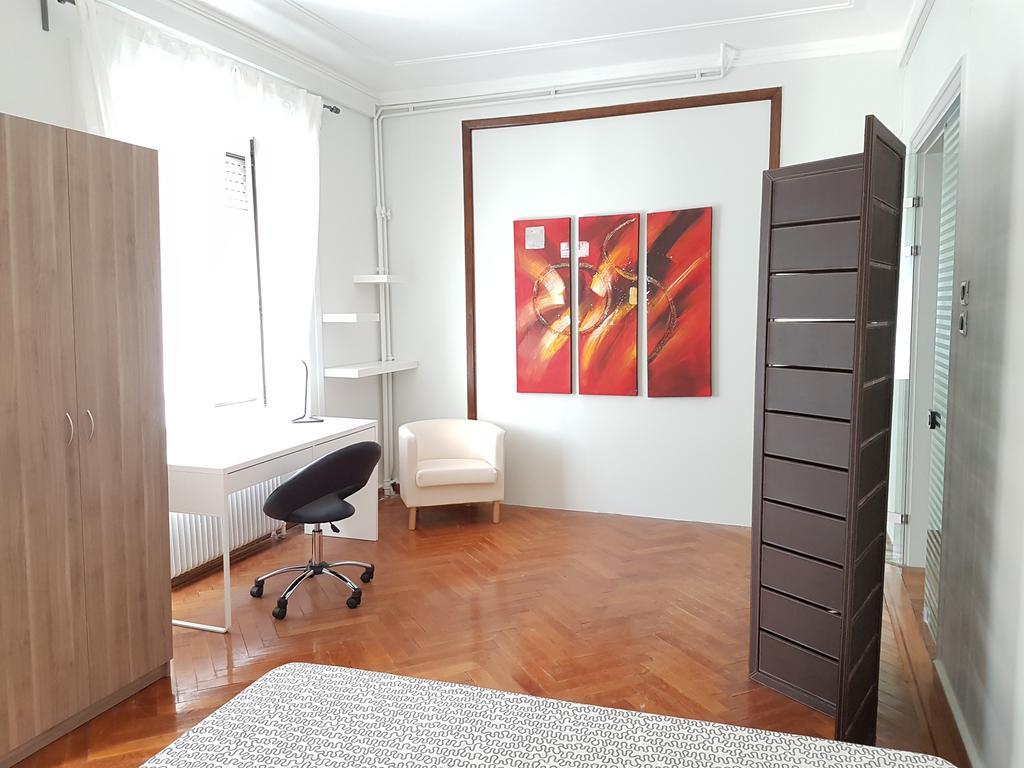 Apartmán Errathens Pine Red And Taupe - Athens Center Exteriér fotografie